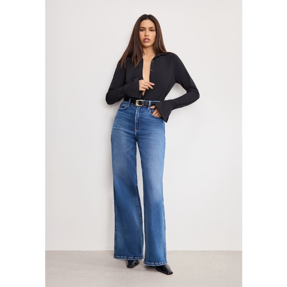 Good American Women's Wide Leg Flare Jeans - Medium & Dark Blue Wash - Picture 13 of 15